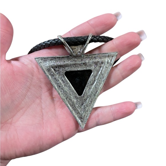 Beautiful triangle necklace - Picture 2 of 3